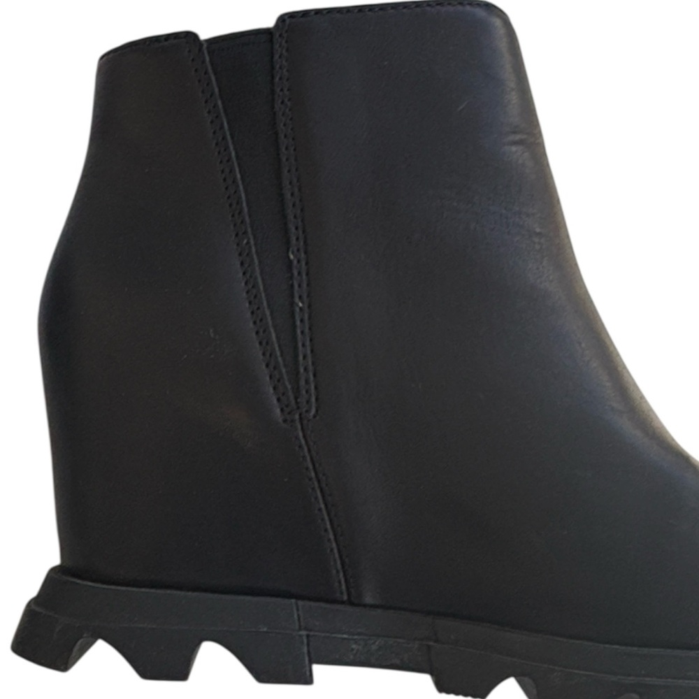Sorel Black Leather Wedge Ankle Boots with Lug Sole - Picture 4 of 9